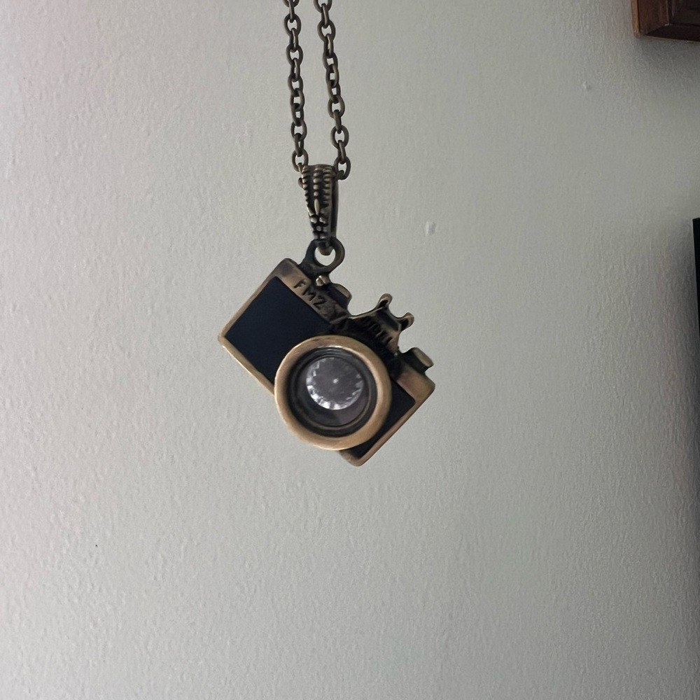 Vintage Style Black and Gold Camera Pendant - Picture 4 of 11